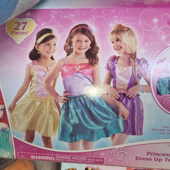 Disney Princess 27 Piece Dress Up Trunk - Picture 2 of 6